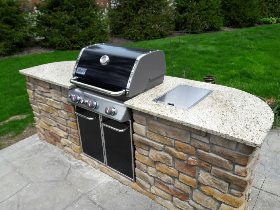 Outdoor Kitchen & Patio